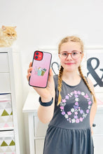 Lade das Bild in den Galerie-Viewer, Hannahccino Cat Handyhülle Pink
