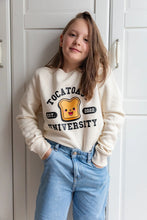 Lade das Bild in den Galerie-Viewer, TocaToast University Sweater
