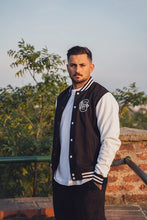Lade das Bild in den Galerie-Viewer, Wellness Wäsch College Jacket
