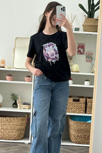 Lade das Bild in den Galerie-Viewer, AVAS BUBBLE TEA EXPLOSION T-SHIRT DARK
