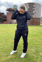 Lade das Bild in den Galerie-Viewer, Butterfly Sweatpants black
